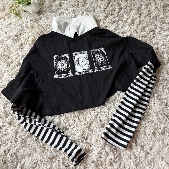 ROMWE Tops - Stylish ROMWE Black and White moon Sun, stars astronomical horoscope Tarot Crop